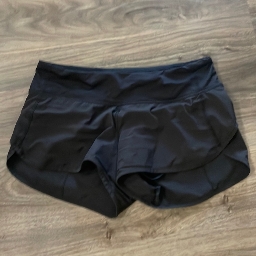 LuluLemon Speed up mid rise 2.5” shorts
